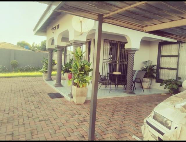 4 BEDROOM HOUSE FOR SALE IN SHAYANDIMA